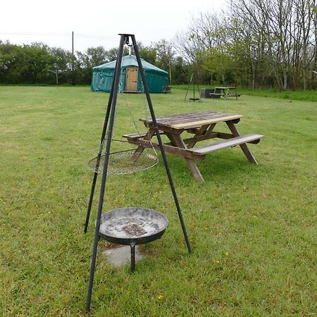 Alder Yurt Wych Elm Glamping Hotel Helston Bagian luar foto
