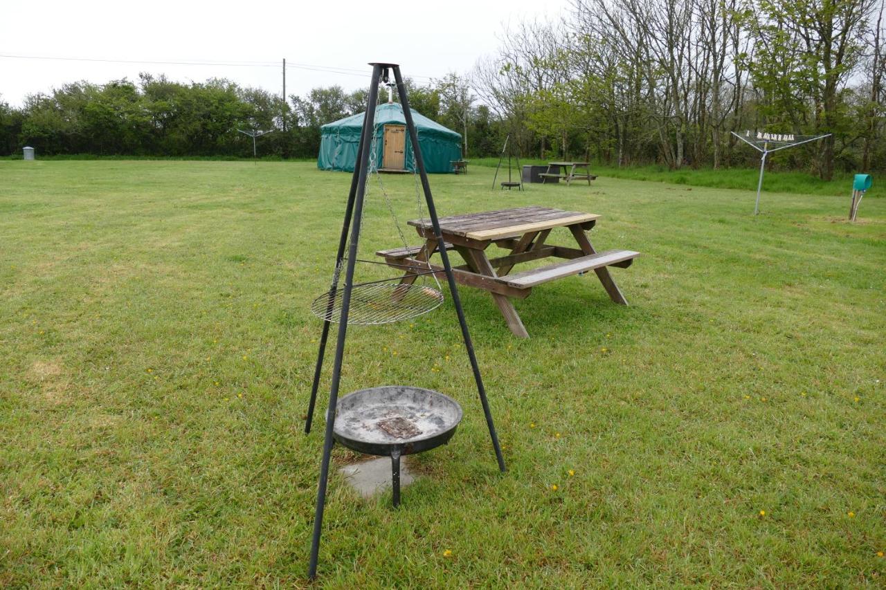 Alder Yurt Wych Elm Glamping Hotel Helston Bagian luar foto
