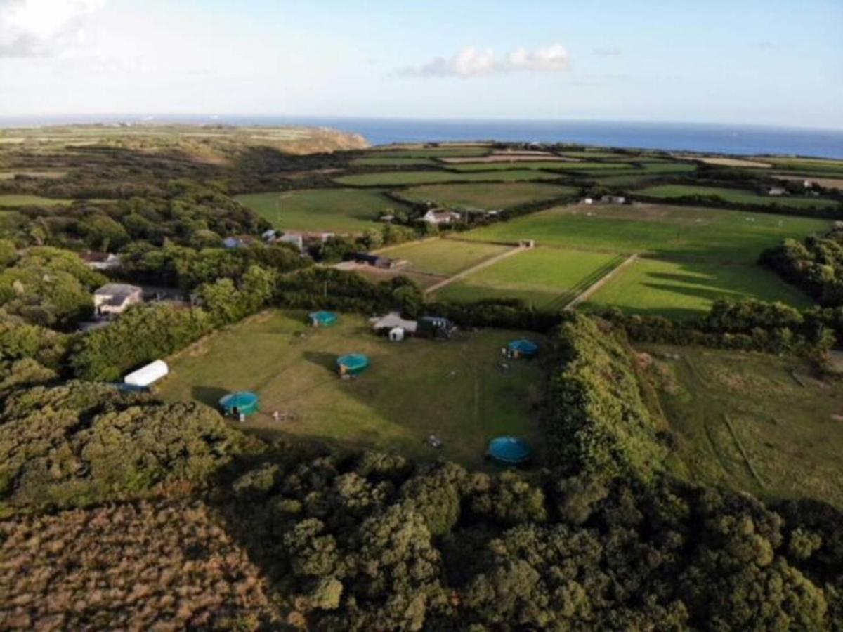 Alder Yurt Wych Elm Glamping Hotel Helston Bagian luar foto